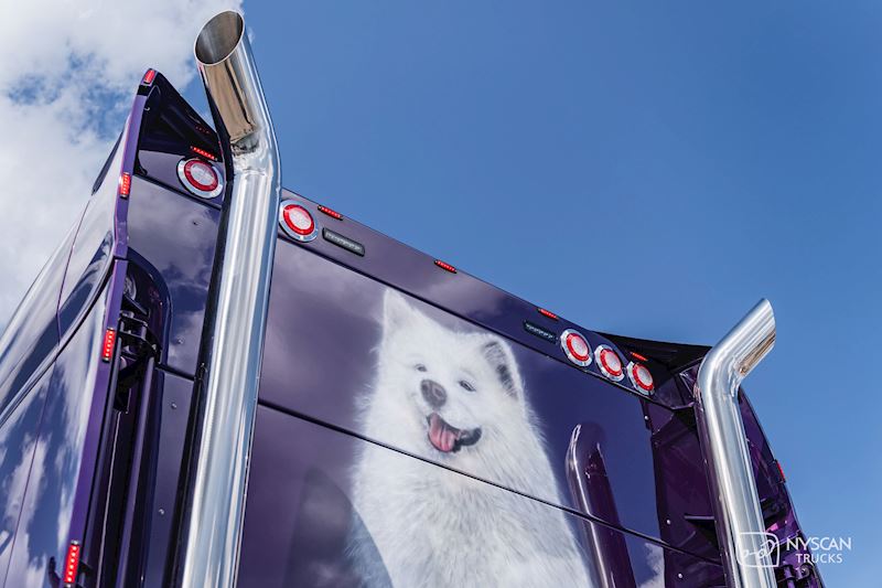 Et kunstværk af en DAF XG+ 530 til CST Transport