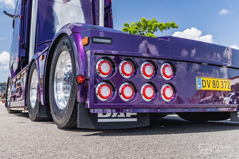 Et kunstværk af en DAF XG+ 530 til CST Transport