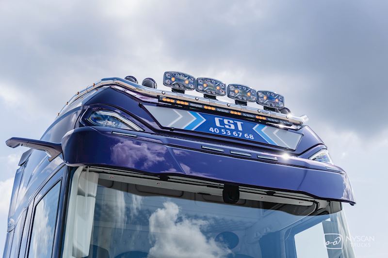 Et kunstværk af en DAF XG+ 530 til CST Transport