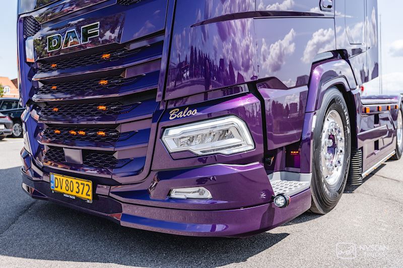 Et kunstværk af en DAF XG+ 530 til CST Transport