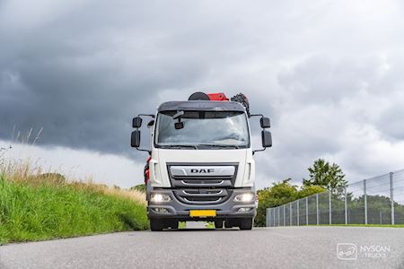 DAF XB FA 4x2 Stilladslastbil Kran + fast lad