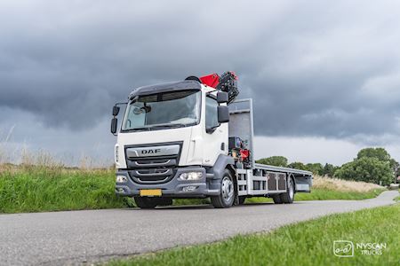 DAF XB FA 4x2 Stilladslastbil Kran + fast lad